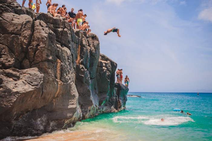 Cliff divers at acapulco jump into the sea